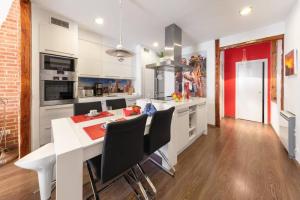 Zdjęcie z galerii obiektu Maravilloso Apartamento 2H 2B Malasaña - Gran Via w Madrycie