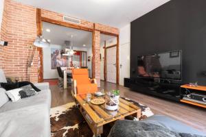 Zdjęcie z galerii obiektu Maravilloso Apartamento 2H 2B Malasaña - Gran Via w Madrycie