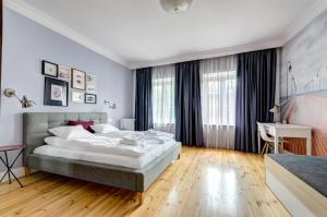 Posteľ alebo postele v izbe v ubytovaní Apartments Old Town Dluga & by Noclegi Renters