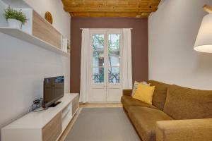 Televízia a/alebo spoločenská miestnosť v ubytovaní Feelathome Center Apartments