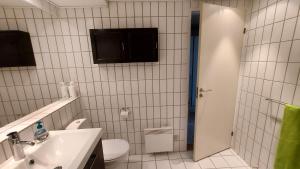 Koupelna v ubytování Vigen ferielejligheder