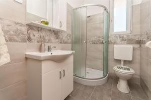Kúpeľňa v ubytovaní Apartmani Joško Duće - Omiš + 37 fotografií