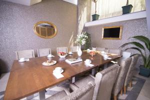 TV a/nebo společenská místnost v ubytování Cumbali Suite Hotel
