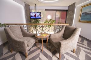 TV a/nebo společenská místnost v ubytování Cumbali Suite Hotel