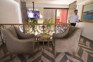 TV a/nebo společenská místnost v ubytování Cumbali Suite Hotel
