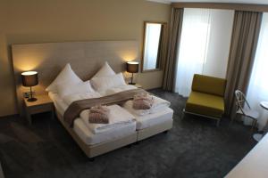 Postel nebo postele na pokoji v ubytování Garni Hotel Schmaus