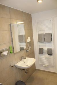 Koupelna v ubytování Garni Hotel Schmaus
