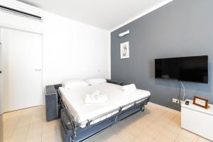 Posteľ alebo postele v izbe v ubytovaní Roomy Apartment close to Subway M5!