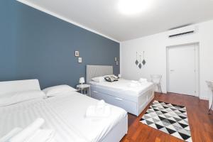 Posteľ alebo postele v izbe v ubytovaní Roomy Apartment close to Subway M5!