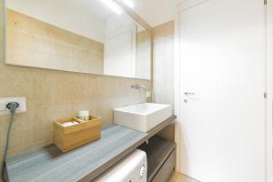 Kúpeľňa v ubytovaní Roomy Apartment close to Subway M5!