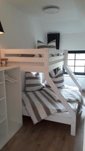 Postel nebo postele na pokoji v ubytování Ferienwohnung Holzendorfer See