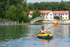 Canoë-kayak sur le terrain de le complexe hôtelier ou à proximité
