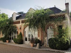 Taman di luar Chambre d'hotes Les Rives de la Tronne