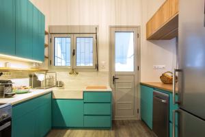 Kuchnia lub aneks kuchenny w obiekcie Acropolis Slow Living apt under the Parthenon