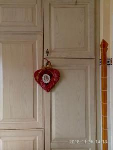 a red heart hanging on the door of a kitchen at Casa de Santo Amaro in Sintra