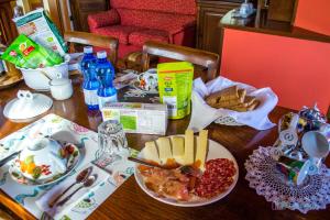 Jedlo v ubytovaní bed & breakfast alebo blízkom okolí