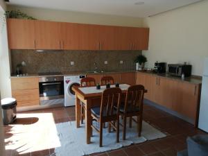 Kuchyň nebo kuchyňský kout v ubytování Casa de Madeira