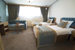 Postel nebo postele na pokoji v ubytování Cumbali Suite Hotel