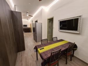TV a/nebo společenská místnost v ubytování Apartaments Vicus 3 con vistas a la Plaza Mayor de Vic