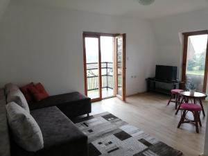 a living room with a couch and a table at Golija Vikend kuća Milenković in Raška