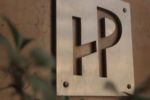 a light switch with the letter r on it at Plaza Hotel Beirut in Beirut