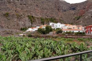 a view of a village in a mountain at DanySer Suites Vacacionales in Agulo