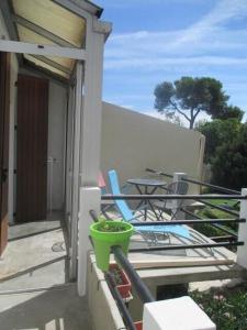 A balcony or terrace at Appartement sur Sommières jusqu'à 6 personnes