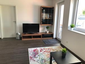 a living room with a flat screen tv at 1,5 ZKB Wohnung im Odenwald, an der Bergstraße mit tollem Ausblick in Rimbach