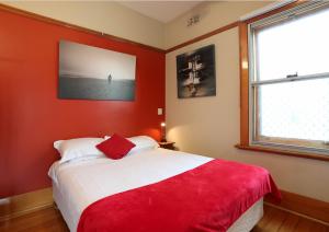 Ένα ή περισσότερα κρεβάτια σε δωμάτιο στο NORD - North Hobart Apartments