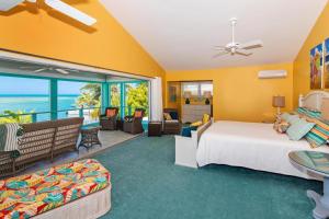 Postel nebo postele na pokoji v ubytování Bit of Heaven by Grand Cayman Villas