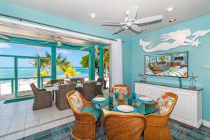 Posezení v ubytování Bit of Heaven by Grand Cayman Villas