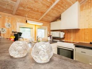 Kuchyň nebo kuchyňský kout v ubytování 5 person holiday home in Otterup