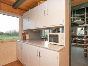 Kuchyň nebo kuchyňský kout v ubytování 6 person holiday home in Ulfborg + 17 fotografií