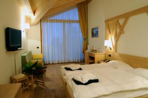 Postel nebo postele na pokoji v ubytování Alpine Mugon Hotel