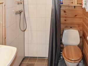 Koupelna v ubytování Two-Bedroom Holiday home in Brekke + 4 fotografie