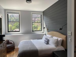 Imogene Hotel客房内的一张或多张床位