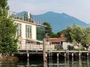 a house on a dock on the water at Belvilla by OYO Casa Giada in Marone