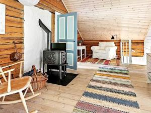 TV a/nebo společenská místnost v ubytování Holiday home SKILLINGARYD