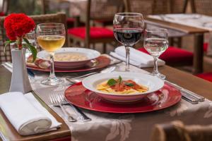 Comida no hotel ou em algum lugar perto