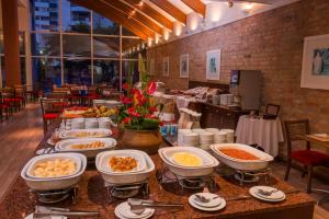 Comida no hotel ou em algum lugar perto