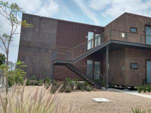 a brick house with a staircase on the side of it at Suite Loft Deslumbrante Salida a México 102A in Querétaro