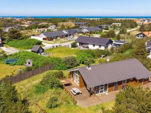 una vista aérea de una casa en 10 person holiday home in Thisted, en Klitmøller