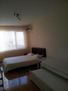 Postel nebo postele na pokoji v ubytování Sandanski Peak Guest Rooms