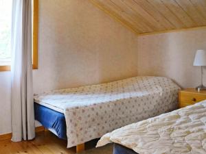 Postel nebo postele na pokoji v ubytování Four-Bedroom Holiday home in S-Uddvalla