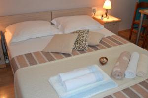 Postel nebo postele na pokoji v ubytování Miriam Rooms Zadar