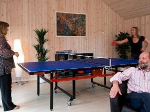 Instalaciones para jugar al ping pong en 24 person holiday home in Idestrup o alrededores