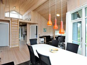 een kantoor met een tafel en stoelen en oranje verlichting bij 8 person holiday home in Ulfborg in Fjand Gårde