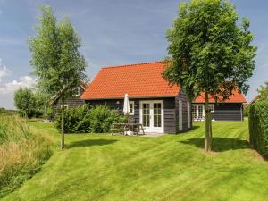 Aed väljaspool majutusasutust Comfortable cottage with WiFi at 50 m from the Oosterschelde