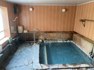 a jacuzzi tub in a room with at Aspen Shiga in Yamanouchi
