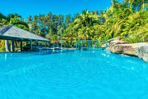BreakFree Aanuka Beach Resort tesisinde veya buraya yakın yüzme havuzu
